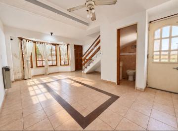 Casa · 70m² · 3 Ambientes · 1 Cochera · Casa en Lanús Oeste