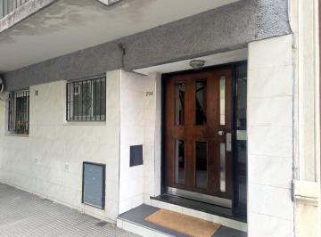 Departamento en Alquiler de 4 ambientes Parque Rivadavia · A m Parque Rivadavia 4 Ambientes Al Frente con Amplio Balcon de 8 m, Muy Luminoso, Baño y Toilet