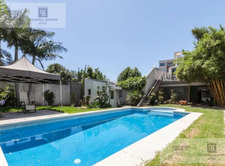 Casa · 230m² · 4 Ambientes · 1 Cochera