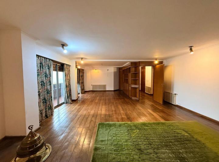 Departamento · 196m² · 10 Ambientes · 1 Cochera