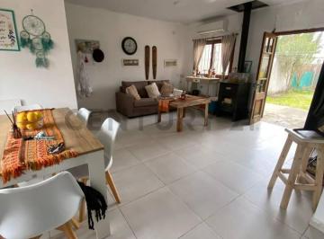 Casa · 110m² · 4 Ambientes · 1 Cochera · Venta de Casa en Sicardi 16 y 659