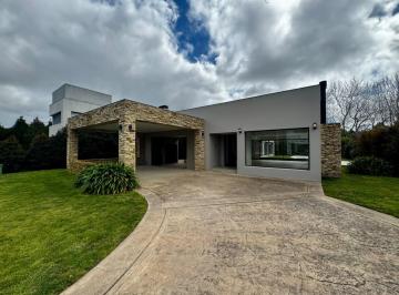 Casa · 740m² · 4 Ambientes · 2 Cocheras · Casa 4 Ambientes | Rumenco | Sauces 31 | Pileta | Cochera Semicubierta & Trotadora