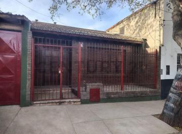 Casa · 300m² · 4 Dormitorios · 3 Cocheras · Excelente Casa en Calle Maipu de Ciudad Mendoza + Casa Independiente con Renta