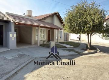Casa · 7 Ambientes · 1 Cochera · Casa en Villa Regina