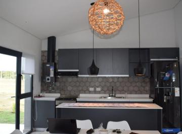 Casa · 70m² · 4 Ambientes · 1 Cochera · Casa de 2 Dorm. a Estrenar en Quiloazas