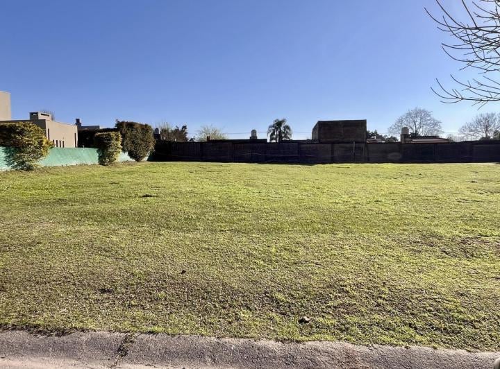 Terreno · 741m²