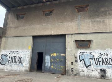 Bodega-Galpón de 1 ambiente, Pompeya · Galpón Sobre Lote de 15 X 23 Todo Cubierto con Entrada de Camiones