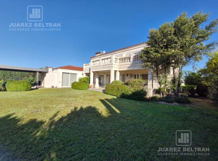 Casa · 428m² · 12 Ambientes · 3 Cocheras