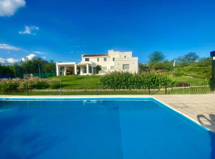 Casa · 280m² · 5 Ambientes · 2 Cocheras