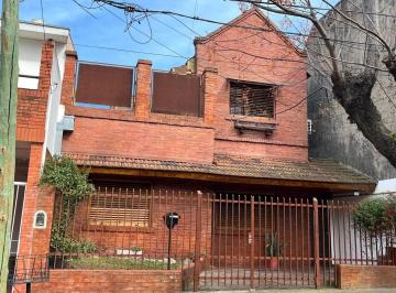 Casa · 177m² · 4 Ambientes · Casa con Jardín