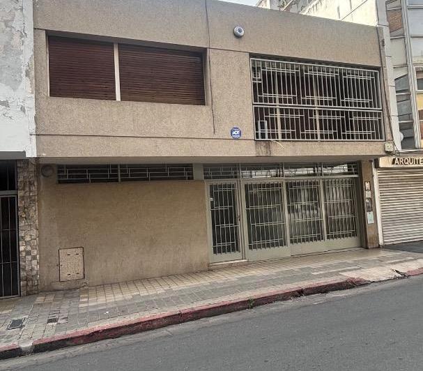 Casa · 256m² · 5 Ambientes · 1 Cochera