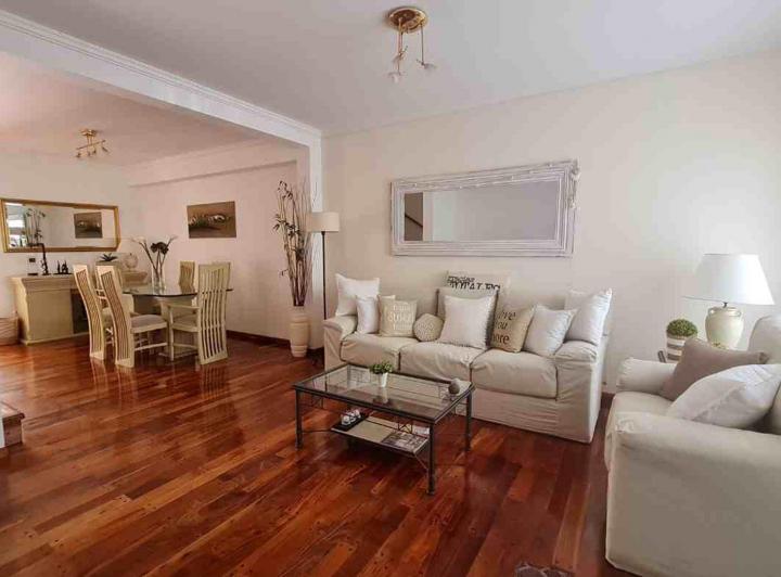 Casa · 143m² · 6 Ambientes · 1 Cochera