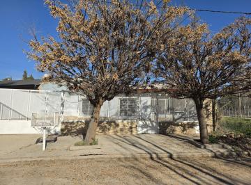 Casa · 125m² · 5 Ambientes · 1 Cochera · Venta Casa de Tres Dorm. en Centenario Apta Crédito