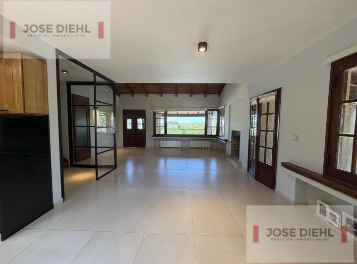 Casa · 1293m² · 8 Ambientes · 5 Cocheras