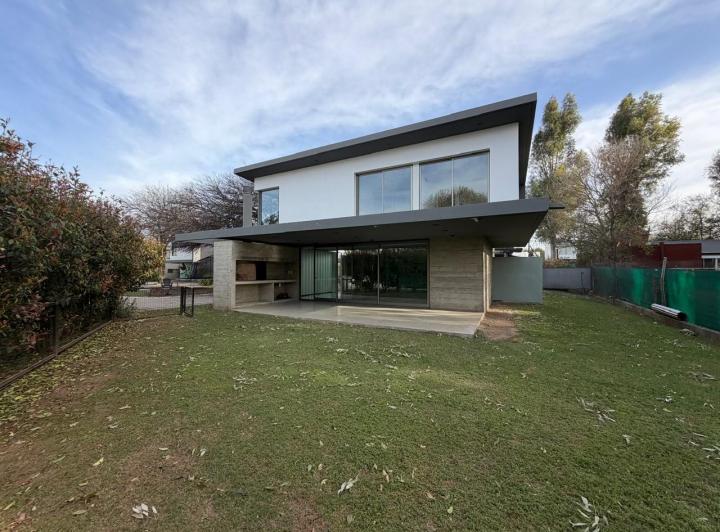 Casa · 210m² · 1 Ambiente