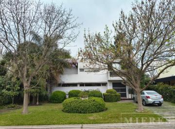 Casa · 181m² · 6 Ambientes · Casa en Venta en Haras Santa Maria Barrio Las Caballerizas