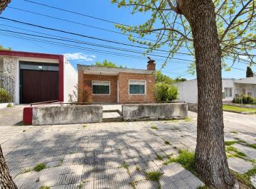 Casa · 134m² · 7 Ambientes · 1 Cochera · Venta de Casa Céntrica de 5 Dorm. en Colonia del Sacramento