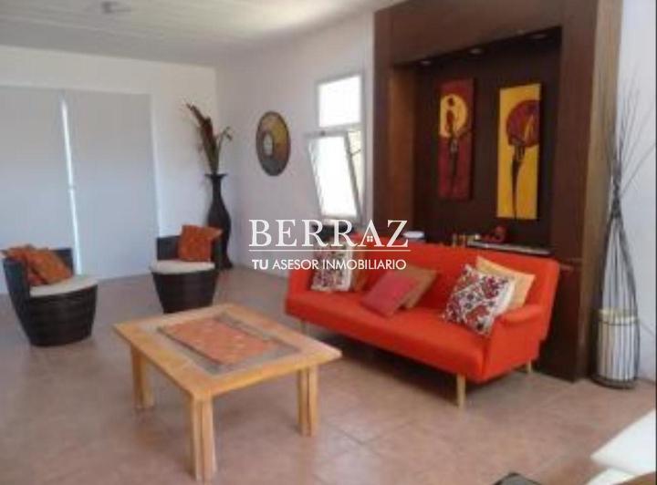 Casa · 250m² · 6 Ambientes · 1 Cochera