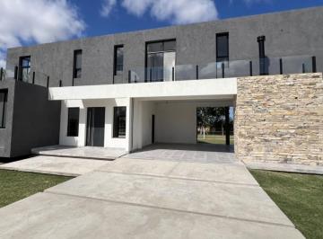 Casa de 4 ambientes, Presidente Perón · Casa de 245 m² con 3 Dorm. en Venta en Guernica