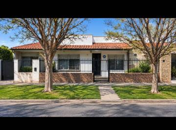 Casa · 120m² · 3 Ambientes · 1 Cochera · Venta Casa Hurlingham Villa Alemania Hurlingham