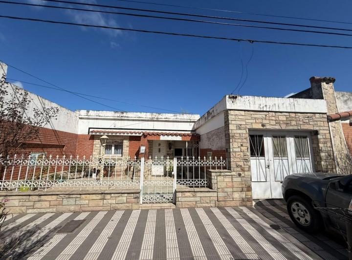 Casa · 100m² · 4 Ambientes · 1 Cochera