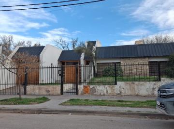 Casa · 240m² · 4 Ambientes · 2 Cocheras · Vende Cipolletti B° Rosauer 3 Dormit /quincho/ Pileta