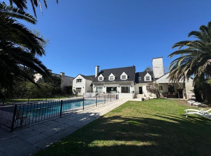 Casa · 650m²