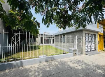 Casa · 105m² · 3 Ambientes · 1 Cochera · Casa en Macrocentro