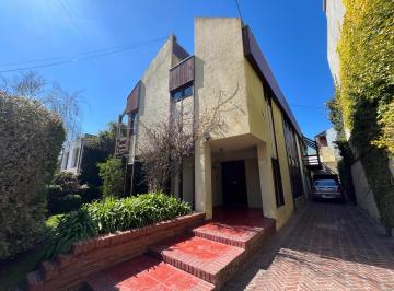 Casa · 326m² · 5 Ambientes · 3 Cocheras · Casa de Diseño y Categoria en Lo Mejor de Los Troncos