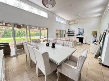 Casa · 160m² · 4 Ambientes · 1 Cochera · Casa en Alquiler en San Isidro Labrador, Villanueva, Tigre