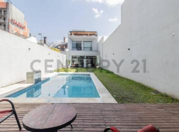 Casa · 290m² · 5 Ambientes · Venta - Permuta Hermosa Casa de 5 Ambientes en Villa del Parque