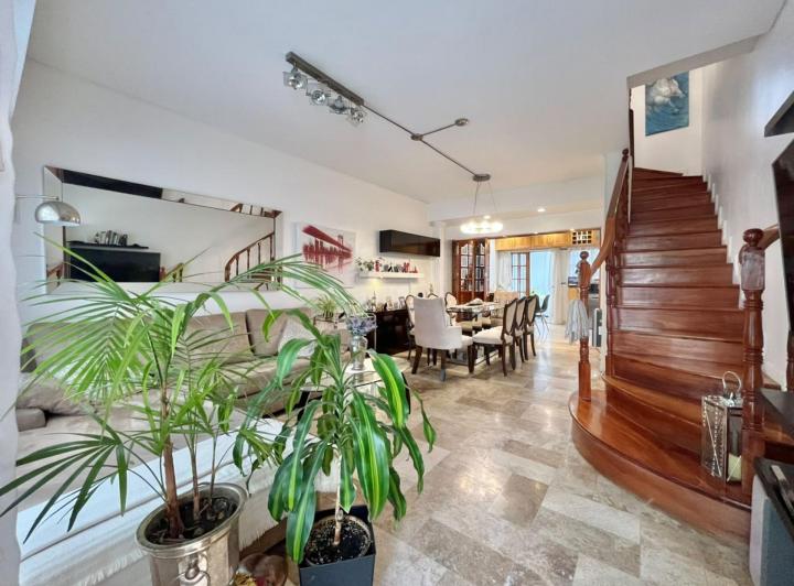 Casa · 73m² · 4 Ambientes · 1 Cochera