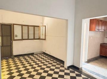 Casa de 3 ambientes, Ciudad de Santa Fe · Propiedad en Esquina con Local Comercial, Casa y Cochera — 156 m² Totales — Apta Crédito