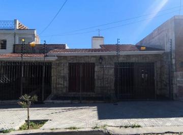 Casa de 5 ambientes, Córdoba · Casa Renovada en Venta en Altos de General Paz | 3 Dorm., Cochera Doble y Pileta Climatizada