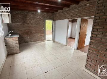 Casa · 50m² · 4 Ambientes · Departamento en Alquiler en Ibarlucea - 2 Dorm.