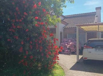 Casa · 262m² · 5 Ambientes · 4 Cocheras · Casa Chalet en Venta en San Carlos Country Club, Pablo Nogues, Malvinas Argentinas