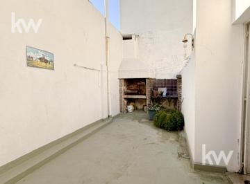 Patio con parrilla · PH Tipo Casa, 1er y 2do Piso por Escalera, 4 Ambientes Más Dependencia y Patio con Parrilla