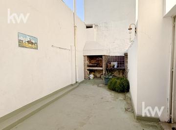 PH · 167m² · 4 Ambientes · PH Tipo Casa, 1er y 2do Piso por Escalera, 4 Ambientes Más Dependencia y Patio con Parrilla