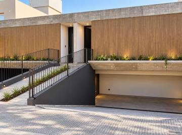 Casa · 139m² · 3 Ambientes · 2 Cocheras · Casa en Distrito Sur de 2 Dorm.