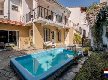 Casa · 258m² · 6 Ambientes · 1 Cochera · Venta Olivos 2 Casas C/ Pileta, Garaje + Local
