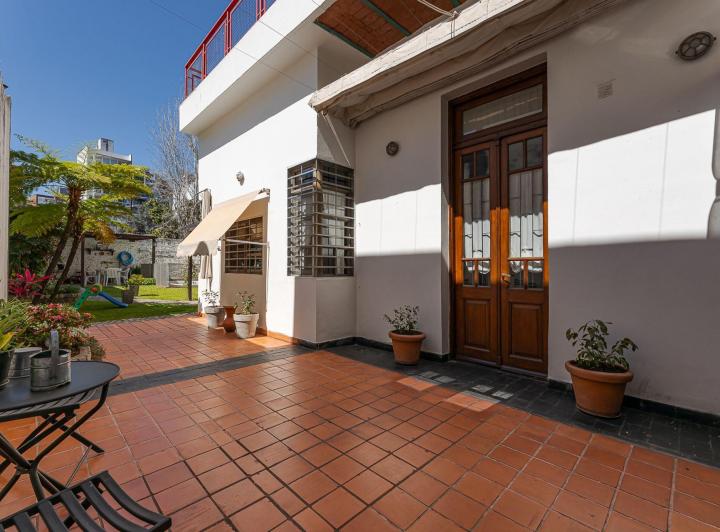 Casa · 230m² · 6 Ambientes · 1 Cochera