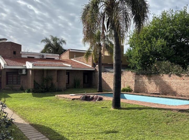 Casa · 228m² · 6 Ambientes