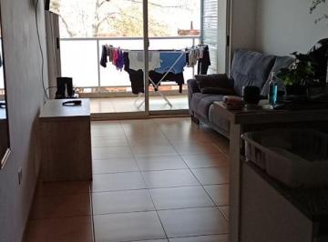 Departamento de 2 ambientes, Pompeya · Departamento 2 Ambientes a La Calle con Balcon y Parrilla
