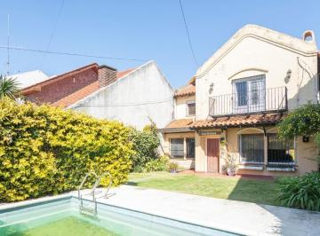 Casa · 185m² · 6 Ambientes · 2 Cocheras · Casa en Venta de 6 Ambientes en Martinez