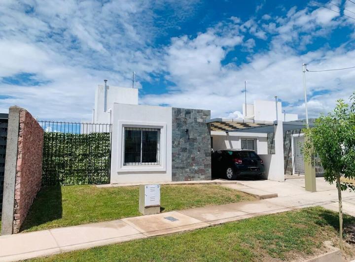 Casa · 90m² · 4 Ambientes · 1 Cochera