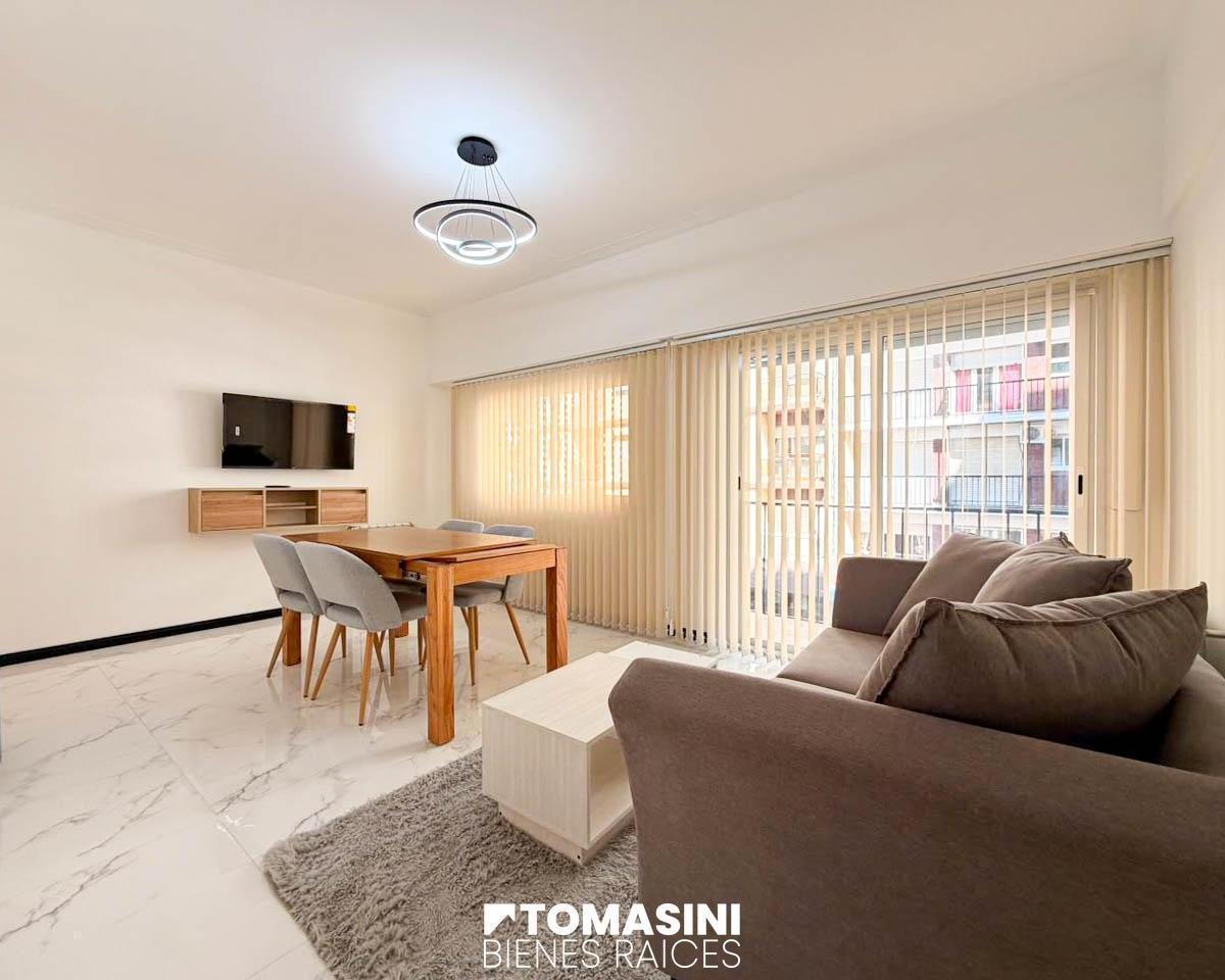 Excelente departamento de 3 ambientes, ubicado al frente y con balcón, totalmente reciclado a nuevo y listo para habitar