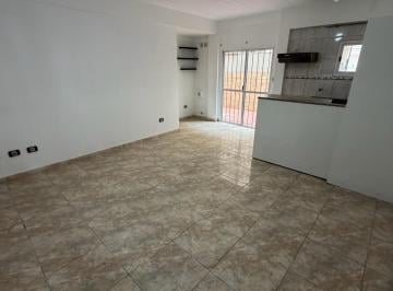 Departamento · 40m² · 2 Ambientes · Alquiler Departamento 2 Ambientes con Patio en Villa Luzuriaga