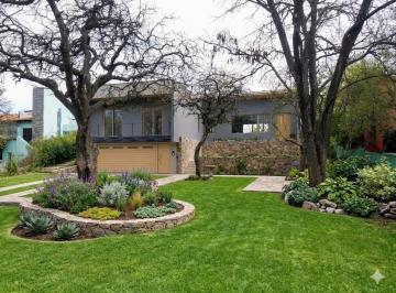 Casa · 280m² · 8 Ambientes · 2 Cocheras · Casa a Estrenar en Country 4 Hojas – 3 Dorm., Lote de 1.500 m² y Losa Radiante