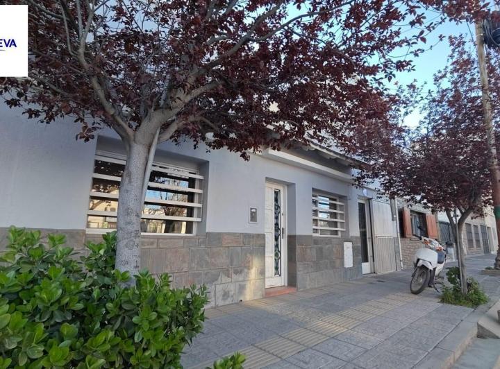 Casa · 190m² · 8 Ambientes