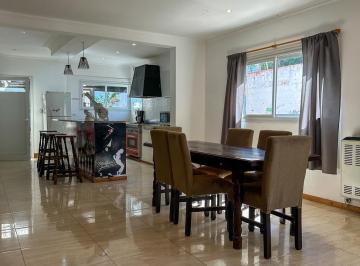 Casa · 125m² · 4 Ambientes · 1 Cochera · Chalet de Dos Plantas a Estrenar – Impecable
